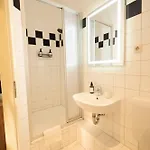 Papagei In Der Schweriner Altstadt - Abc569 Apartment *