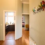 Papagei In Der Schweriner Altstadt - Abc569 Apartment