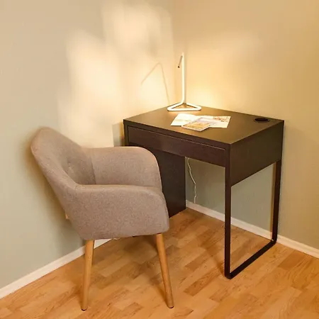 Papagei In Der Schweriner Altstadt - Abc569 Apartment *