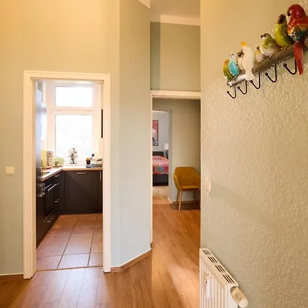 Papagei In Der Schweriner Altstadt - Abc569 Apartment