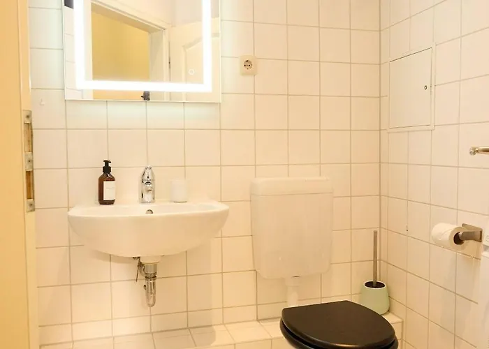 Papagei In Der Schweriner Altstadt - Abc569 Apartment