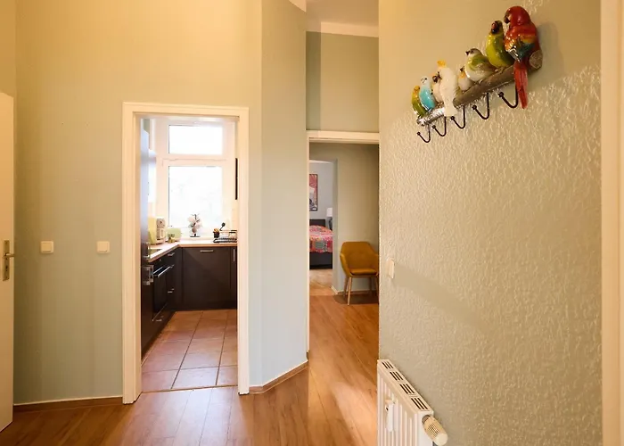 Papagei In Der Schweriner Altstadt - Abc569 Apartment