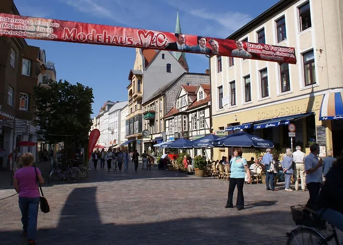 Papagei In Der Schweriner Altstadt - Abc569 Apartment